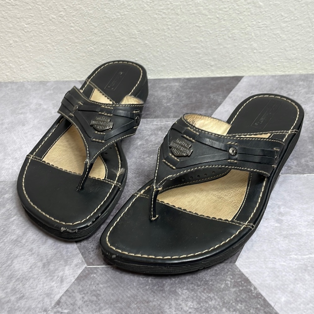 Harley Davison size 7 black leather sandals. Super cute. Good condition.